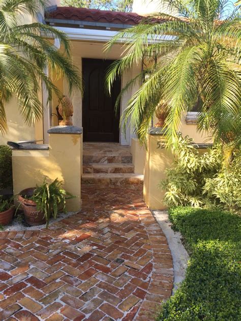 Old Chicago Brick Pavers Miami | Chicago Brick Driveway | Cricket Pavers