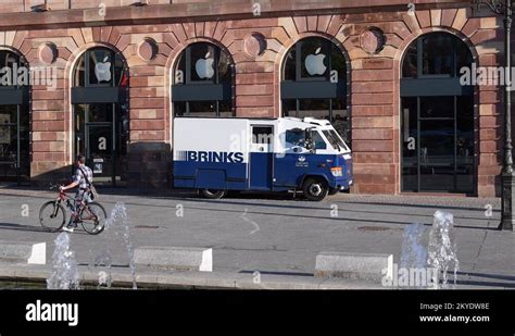 Brinks armored security truck Stock Videos & Footage - HD and 4K Video ...