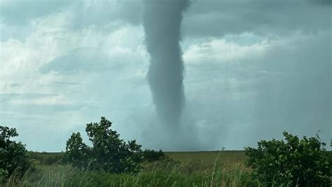 Tornadoes spawn in South Florida ahead of Milton landfall