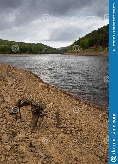 Howden Dam In The Distance, Over Derwent Reservoir On A Cloudy Day ...