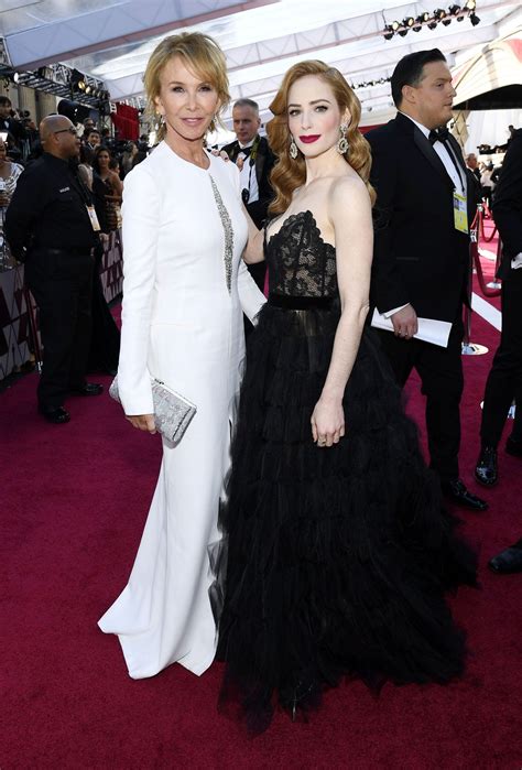 «Оскар»-2019: самые яркие образы красной дорожки | Длинное платье ...