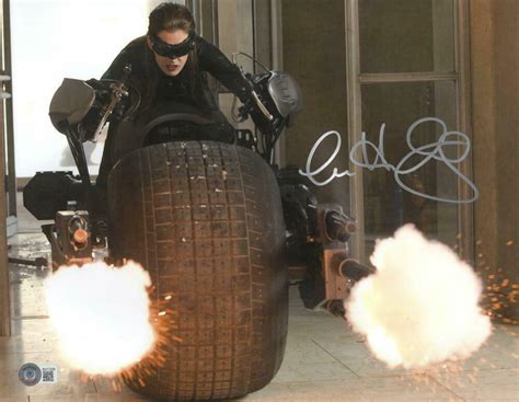 HOT SEXY ANNE HATHAWAY SIGNED 11X14 PHOTO DARK KNIGHT CATWOMAN BECKETT COA K Opens In A New