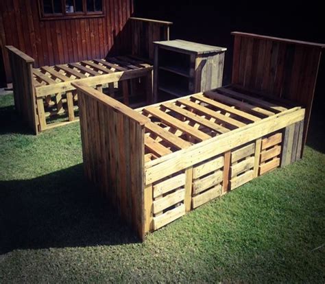 Upcycled Pallet Beds with Drawers | Pallet Ideas: Recycled / Upcycled ...