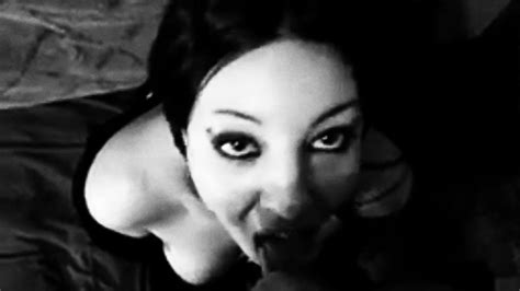 Fucking Gorgeous Goth Amateur Blowjob