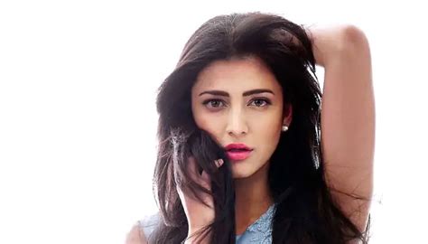 Shruti Haasan looks smoking hot in dance video