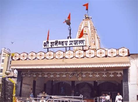 Shani Maharaj Temple in the city Shani Shingnapur