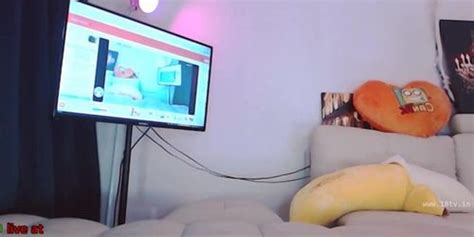Korean BJ Neat Shows Her Hot Body Tnaflix