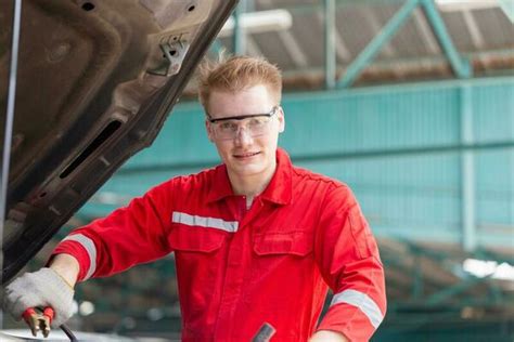 how to be a car technician