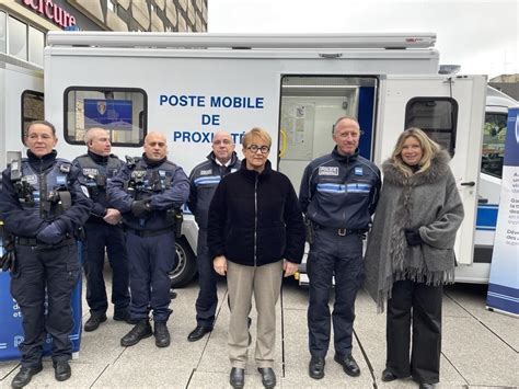 Il Faut Du Bleu Dans Rennes Un Bureau Mobile De La Police