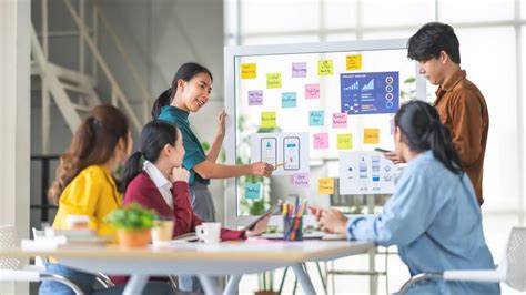 Top các ngành hot hiện nay Ngành nào dễ xin việc nhất