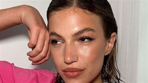 Stefi Roitman disfrutó de la playa y lo mostró posando con su bikini nude