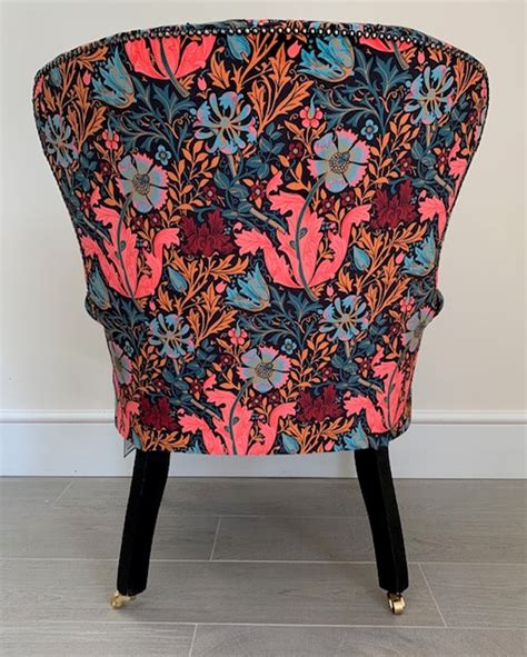 Una Silla De Sillón De Estampado Floral De Hojas De Estilo Art Etsy