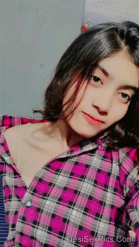 Pretty Girl With Lovely Boobs Hot Pictures