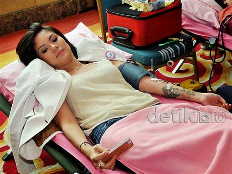 Aline Adita Gemar Menghabiskan Waktu Untuk Kegiatan Sosial Wagz Hot