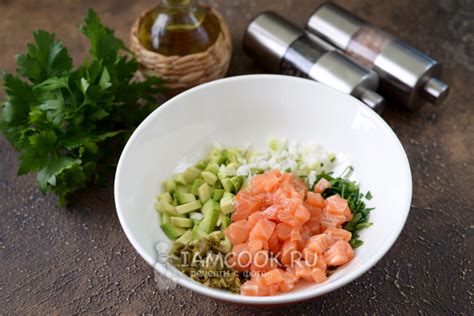 Тартар из лосося с авокадо и каперсами — рецепт с фото пошагово