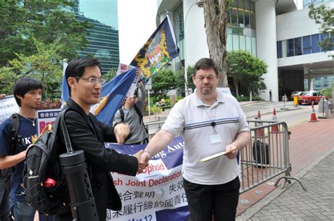 香港自治運動到英國總領事館譴責英國政府未有履行締約 時事台 香港高登討論區