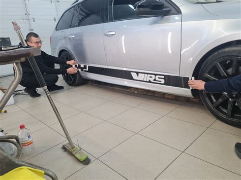 Наклейки на боковые части автомобиля на Skoda Octavia Combi RS A7 Mk3 ...