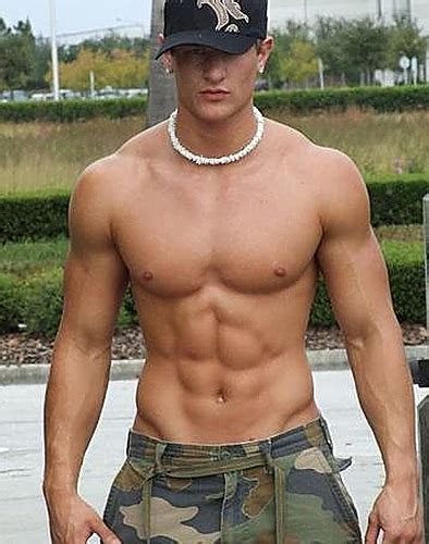 Como descobrir se seu amigo hétero é gay