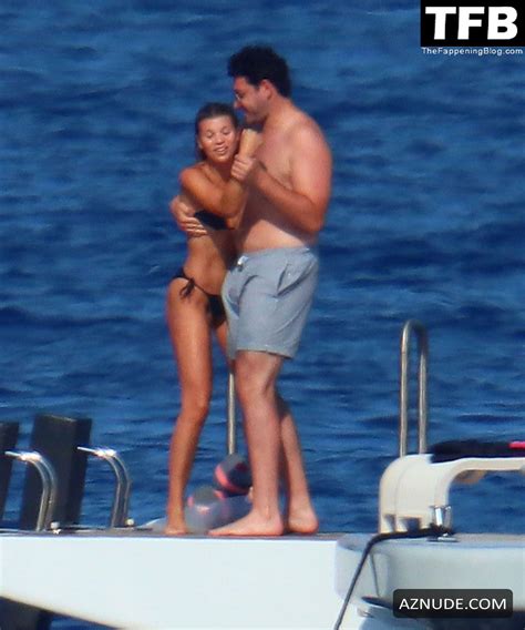 Sofia Richie Sexy Seen Flaunting Her Hot Bikini Body On Vacation With Elliot Grainge In France