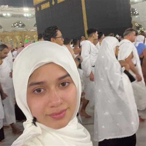 Jannat Zubair Performs Her First Umrah At Mecca With Brother Ayaan
