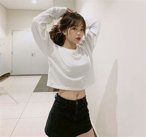 Bạn gái tin đồn của Quang Hải và các hot girl trường Y Dược