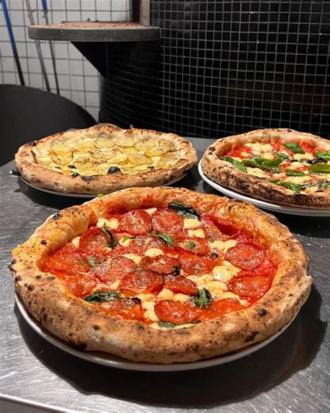 Comenz Como Una Pizzer A En El Patio De Una Casa De Adrogu Y Ahora Es