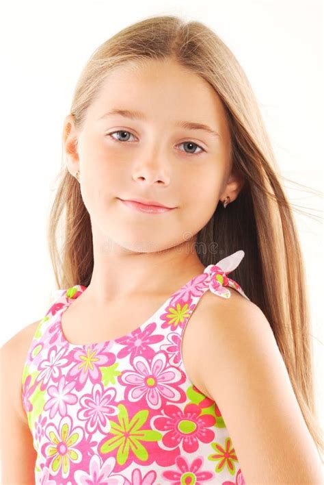 Petite Fille Blonde Avec Le Long Cheveu Photo Stock Image Du Enfance Pose 12679354