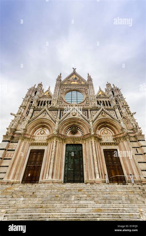 Piazza Del Duomo Di Siena Stock Photo Alamy
