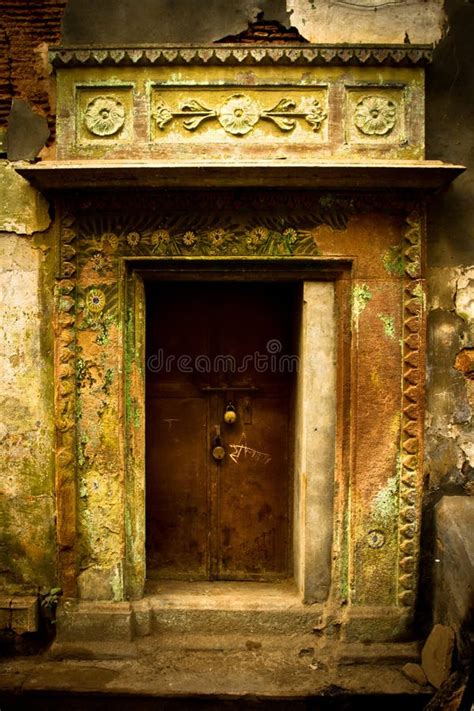 The Streets of Old Town Varanasi, Varanasi, India Stock Image - Image ...