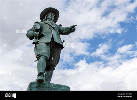 Statue Of Oliver Cromwell St Ives Cambridgeshire England Stock Photo