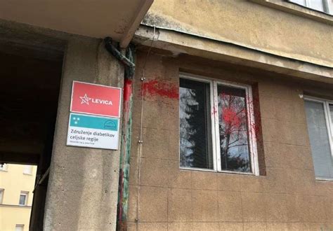 FOTO Vandali oskrunili spomenik in zgrešili tablo Levice Vestnik si