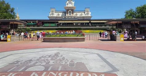 how much does it cost to go to magic kingdom