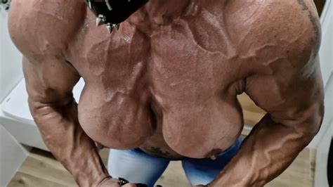 Fbb Masked Muscular Pro Female Bodybuilder Extreme Veiny Pumped Grunting Hardcore Deep Voice