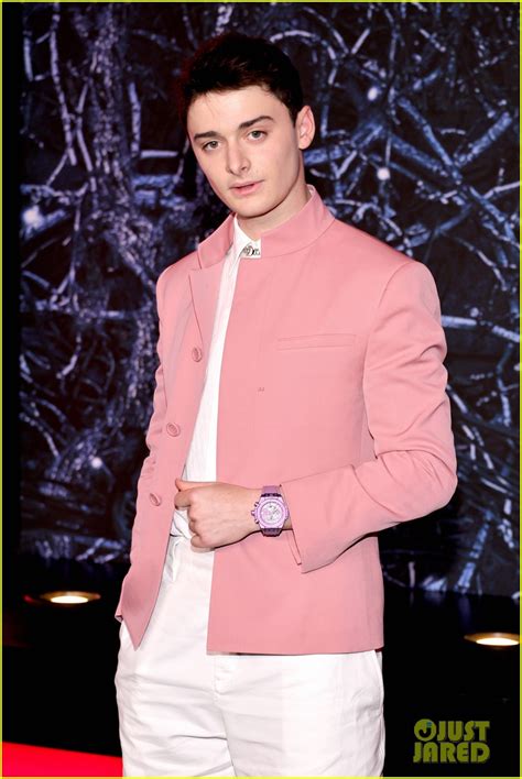 Stranger Things Noah Schnapp Comes Out As Gay Watch His Tiktok Video Photo Photos