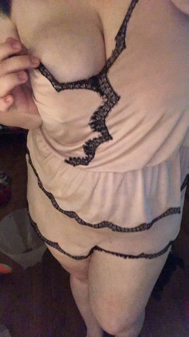 A bit more mild but Iâve been asked for more full body pictures Porn Pic