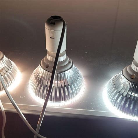Фитолампа светодиодная Е27 25 watt Sunlike 4000k + 660nm купить в Москве