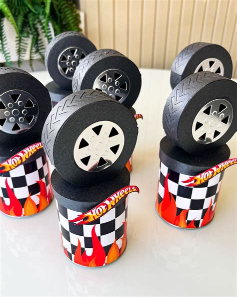 Hot Wheels em Decoração de festa infantil tema carros Festa hot wheels Festa hotweels