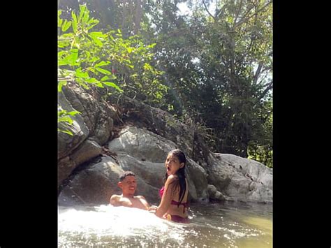 Sexo En La Selva Me Follo A Una Chica Desconocida En Un R O De Colombia Xvideos