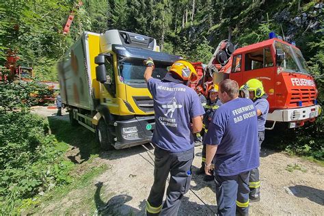 Lkw Bergung Auf Forststra E In Gosau Freiwillige Feuerwehr Bad Goisern