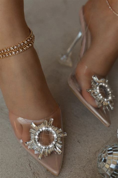 TrendyAnka Kadın Princess Nude Bej Ten Kadeh Şeffaf Topuk Taşlı Stiletto Sivri Burun Sandalet