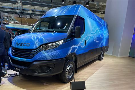 Iveco Edaily Revealed With Batteries That Can Swap In And Out