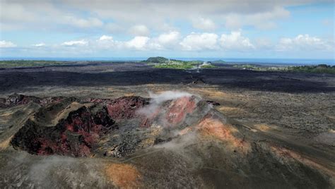 Hawaiian Volcanoes: Big Island of Hawaii, Maui - Grazy Goat