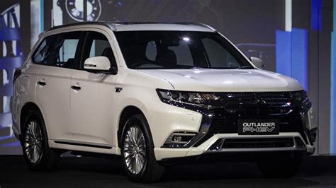 Harga Mitsubishi Outlander PHEV Selangit Ini Hitungan Pajaknya