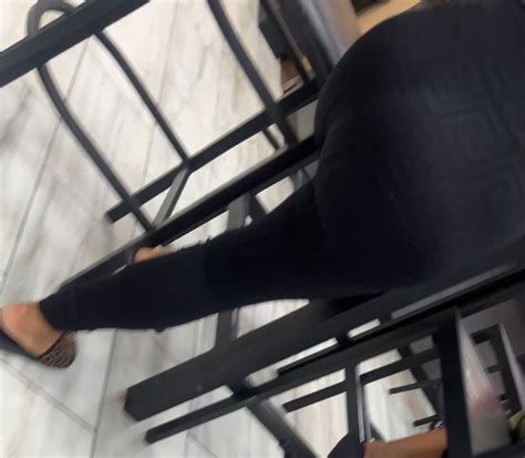 Gas Station Cappin Latina Milf Bubble Butt Spandex Leggings Yoga Pants Forum