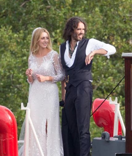 Laura Gallacher (Russell Brand Wife) Wiki, Age, Family, Biography