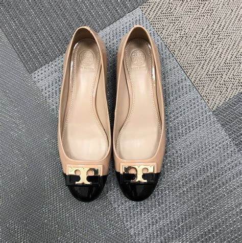 Tory Burch Gigi Block Pump Nude Black Patent Leather Women S Fashion Footwear Flats On Carousell