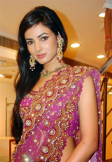 Fukrey Look Sonal Chauhan Hot Hd Wallpapers 2013