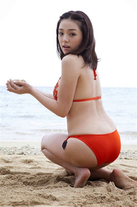 GIRLS Japanese Actress Ai Shinozaki Red Bikini Pictures