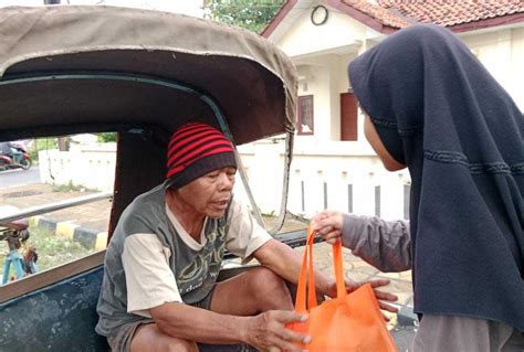 Ngalap Berkah Ramadan Osis Man Batang Bagikan Takjil Halo Semarang