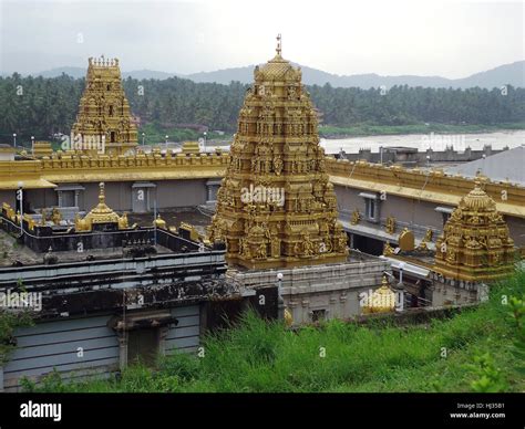 The Murudeshwara temple at Karnataka, India Stock Photo - Alamy